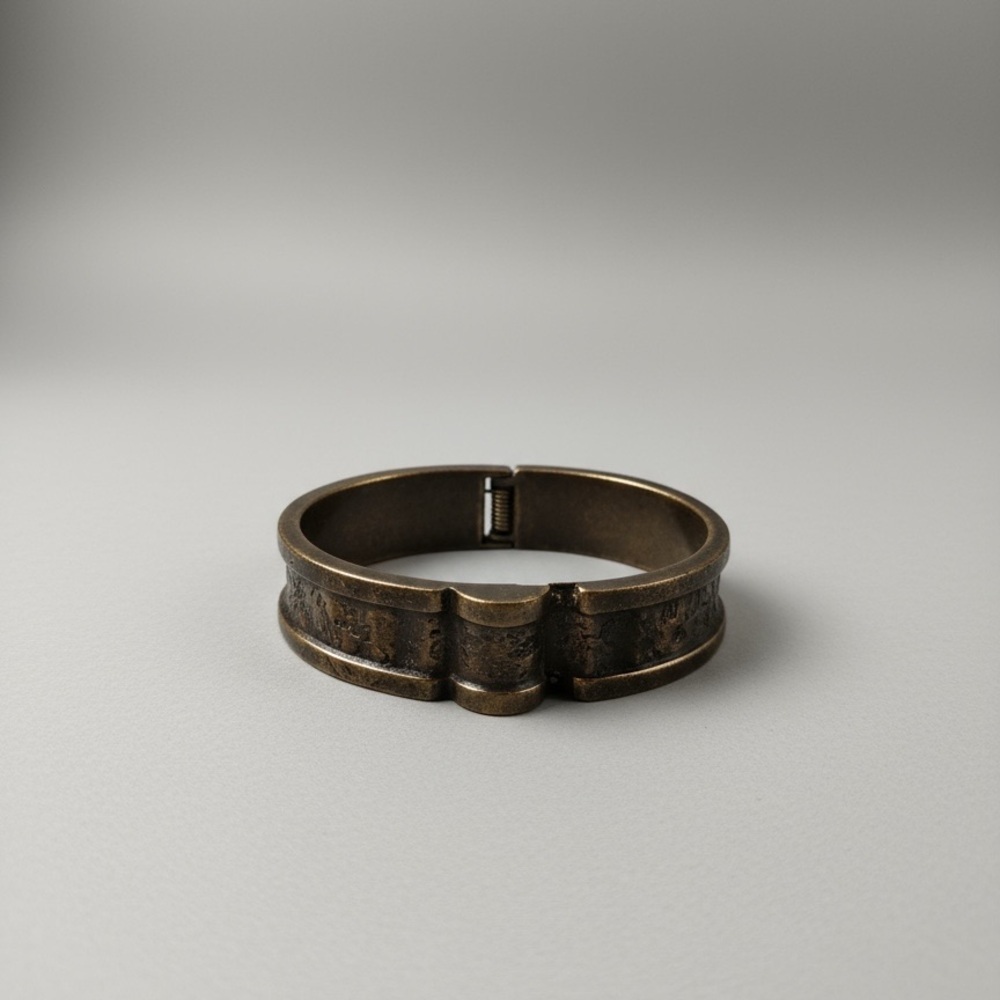 ETRO Rare Vintage brown hinged bracelet EUC